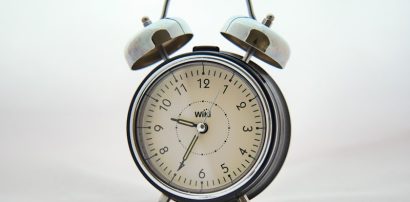 Alarm clock representing the best time to take Armodafinil for maximum effect