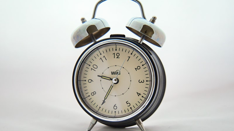 Alarm clock representing the best time to take Armodafinil for maximum effect